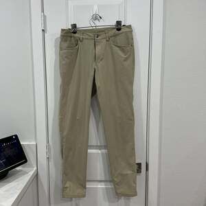 Lululemon ABC Classic-Fit 5 Pocket Pant 32x30 Warpstreme in Tofino Sand